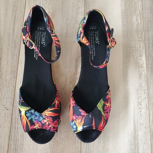 Toms Shoes - TOMS Floral Wedge